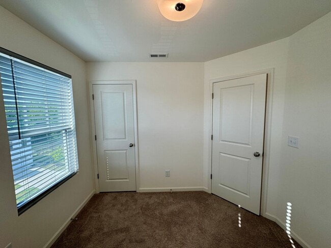 Building Photo - 3BR/2BA Townhouse in Mallard Creek