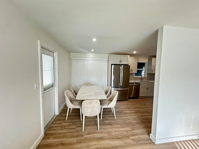 Building Photo - 908 Lighthouse Dr