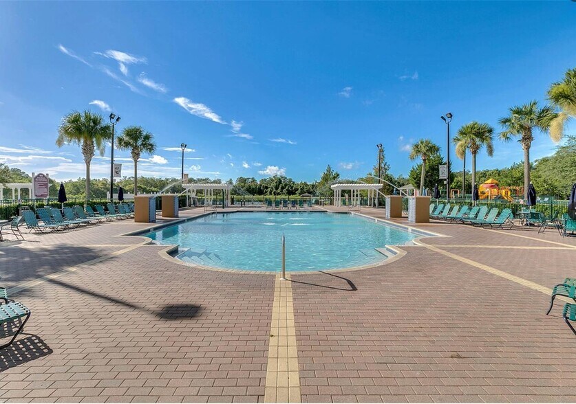 Building Photo - 4561 Yellowgold Rd E