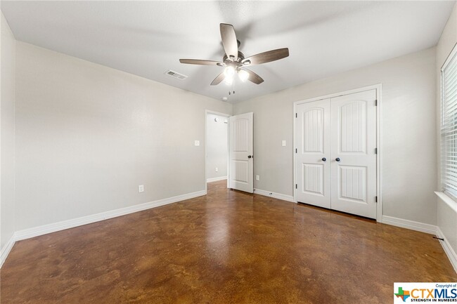 Building Photo - 2807 Terrace Dr