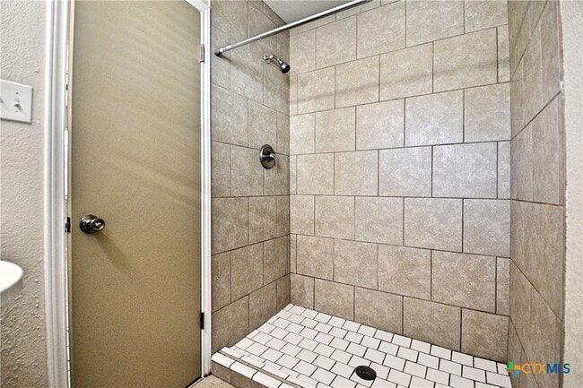 Building Photo - 525 Buttercup Ln