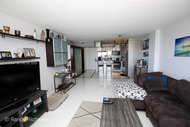 Building Photo - 600 NE 36th St