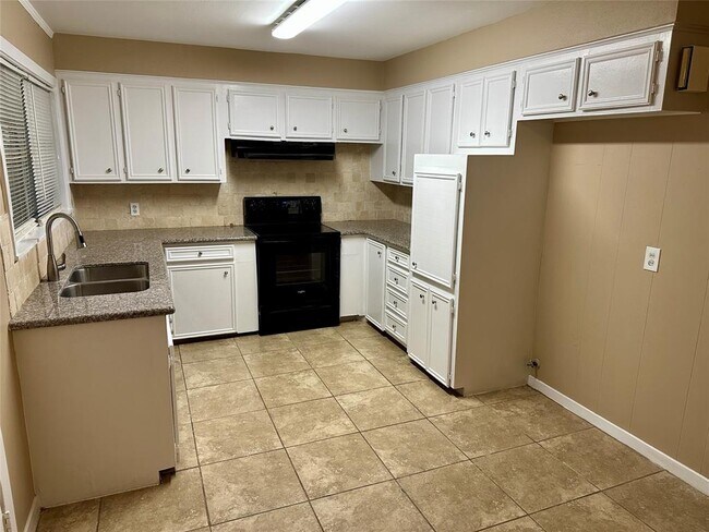 Building Photo - 3216 Edmonton Dr