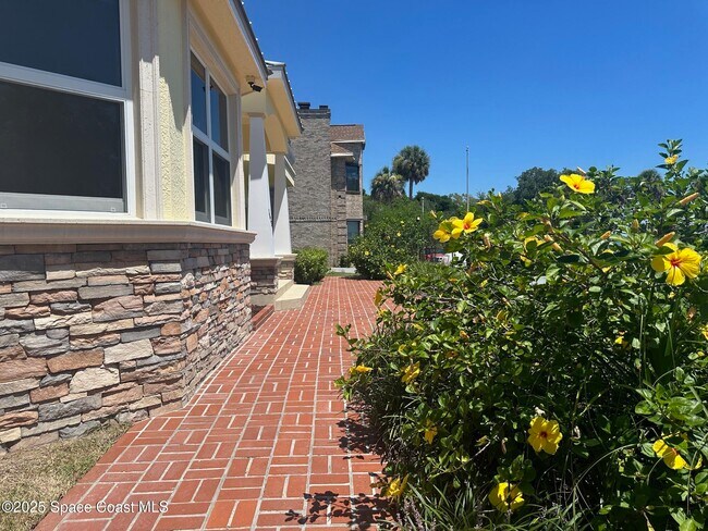 Building Photo - 1613 Indian River Dr