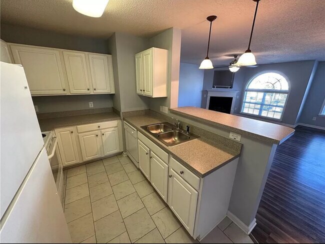Building Photo - 3481 Forestdale Dr
