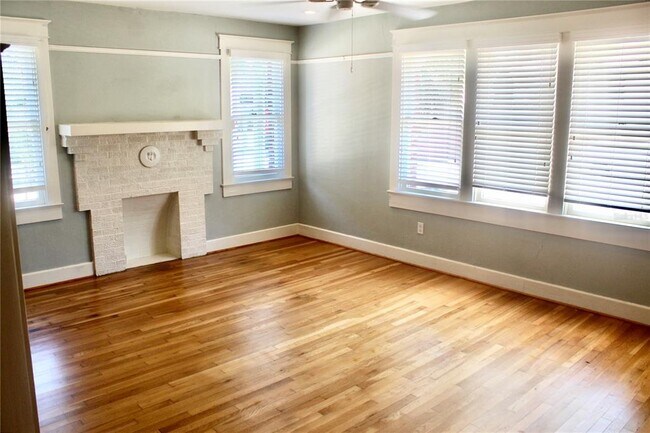 Building Photo - 701 W Swann Ave