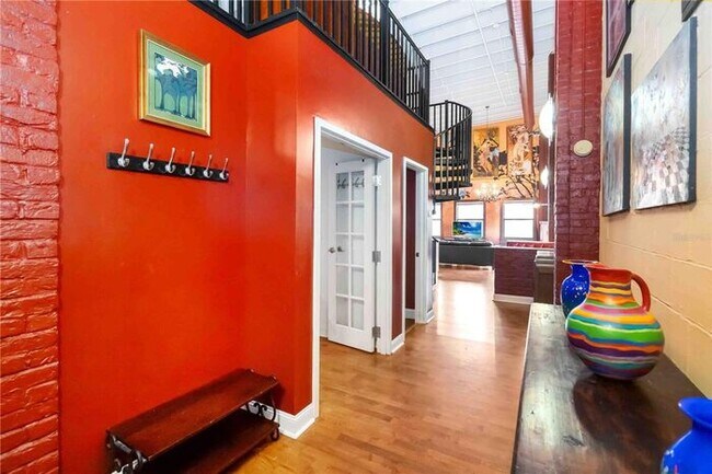 Building Photo - Stunning downtown condo waiting for you to call it home