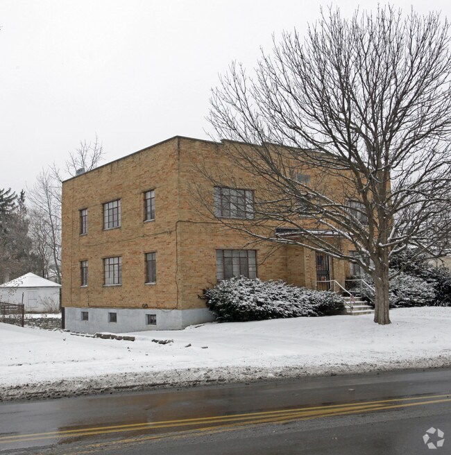 Primary Photo - 19 W Siebenthaler Ave