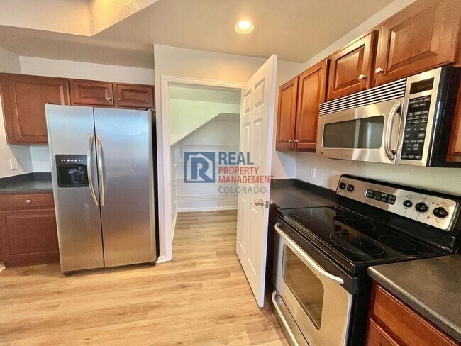 Building Photo - 9565 Elmhurst Ln