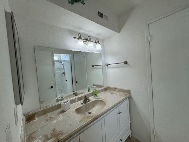 Building Photo - 2BR FULLY FURNISHED CONDO WITH UTILITIES A...