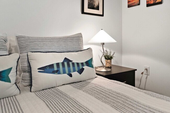 Building Photo - 36 Weeden St