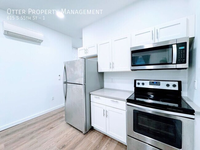 Building Photo - 615 S 55th St