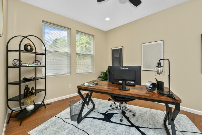 Primary Photo - 1220 E Pacific St