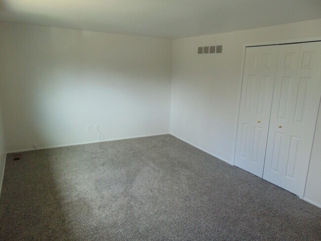 Building Photo - 11730 Riverside Dr