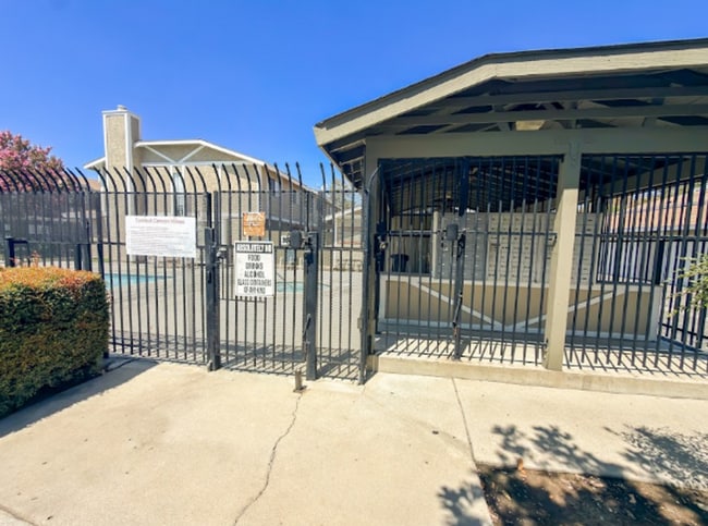Building Photo - 15224 Shadybend Dr
