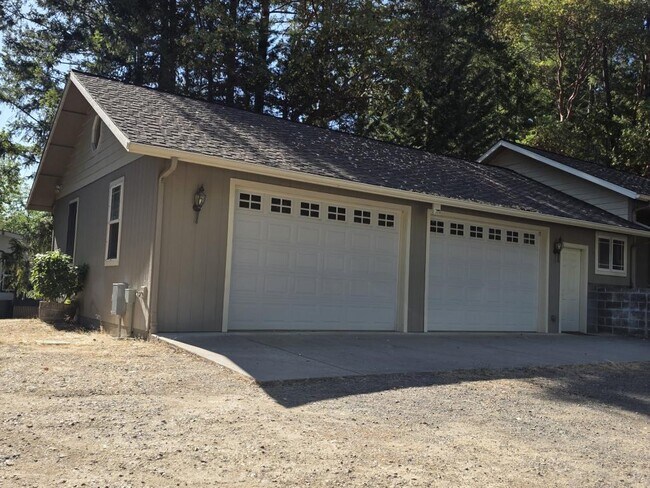 Building Photo - 11020 N Applegate Rd