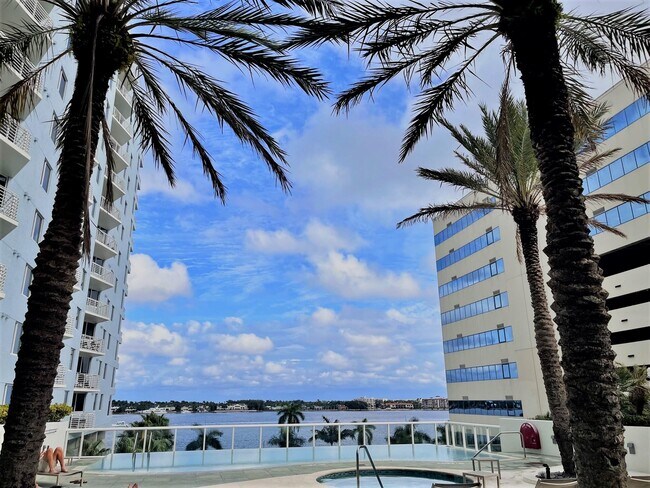 Building Photo - 1551 N Flagler Dr