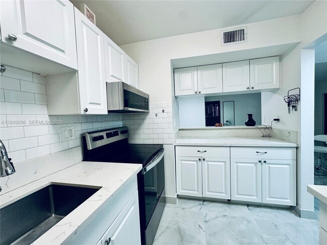 Building Photo - 9703 Hammocks Blvd