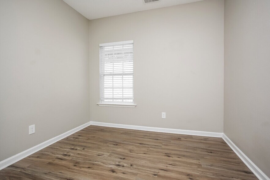 Building Photo - 9864 White Poplar Dr