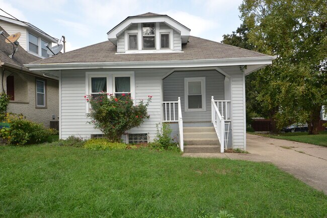 Building Photo - 2837 Hyde Park Plz