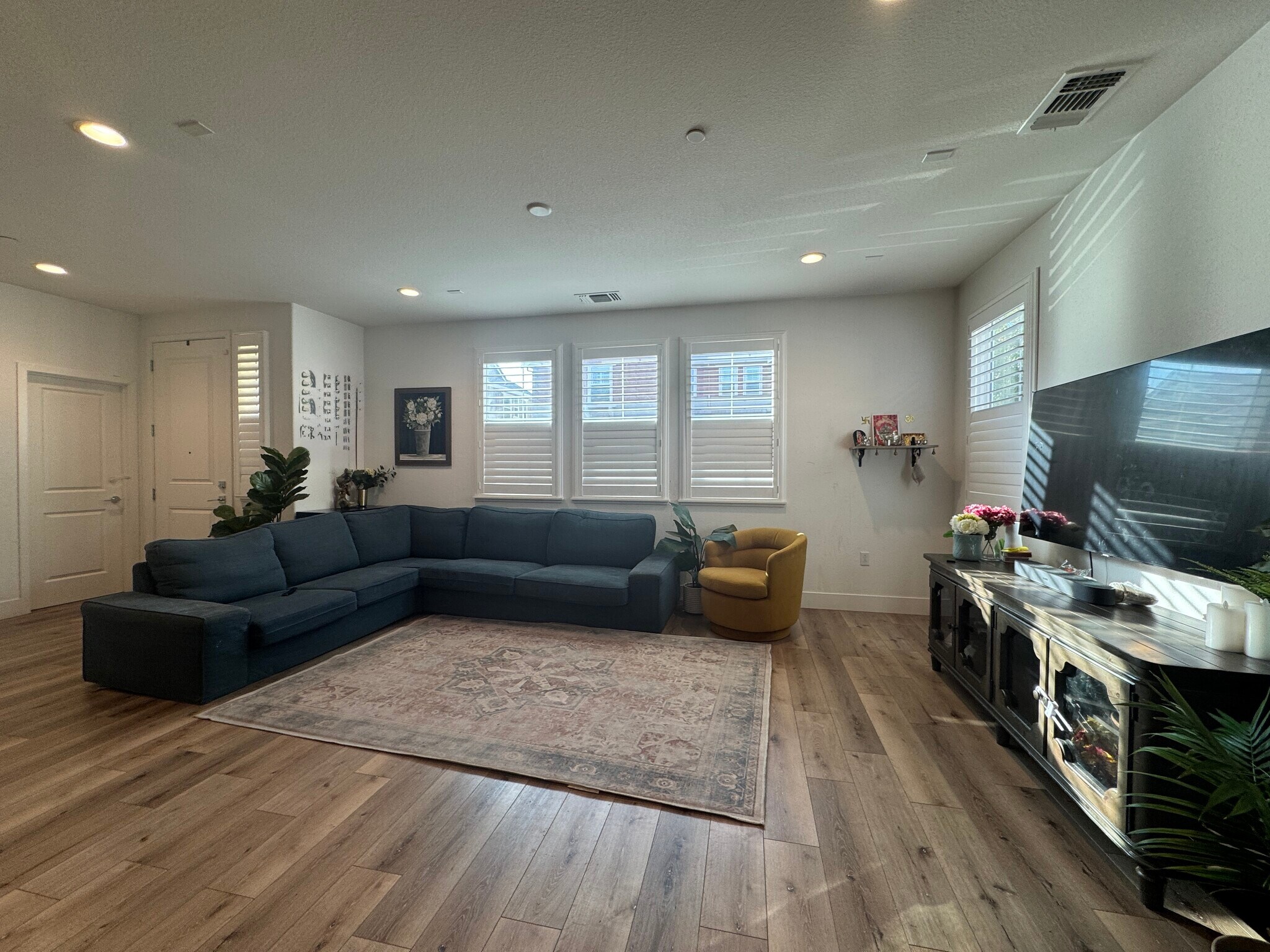 Building Photo - 857 Barney Cmn