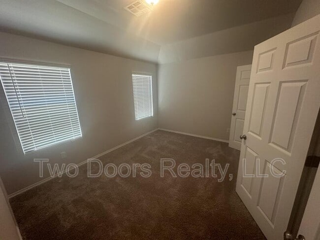 Building Photo - 1009 Ichabod Cir