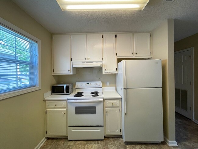 Building Photo - Foxhill Commons