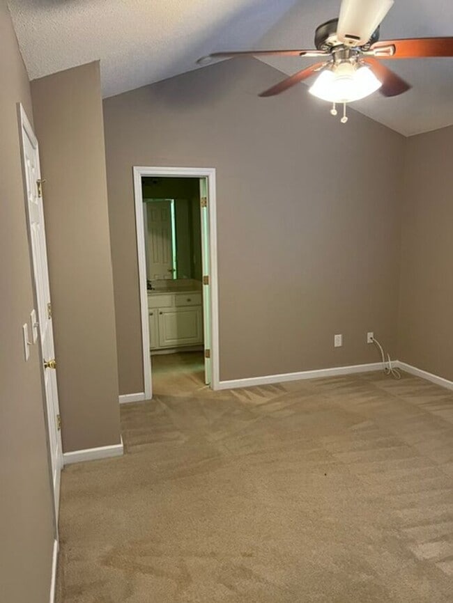 Building Photo - 2 Bedroom Townhome for Rent!