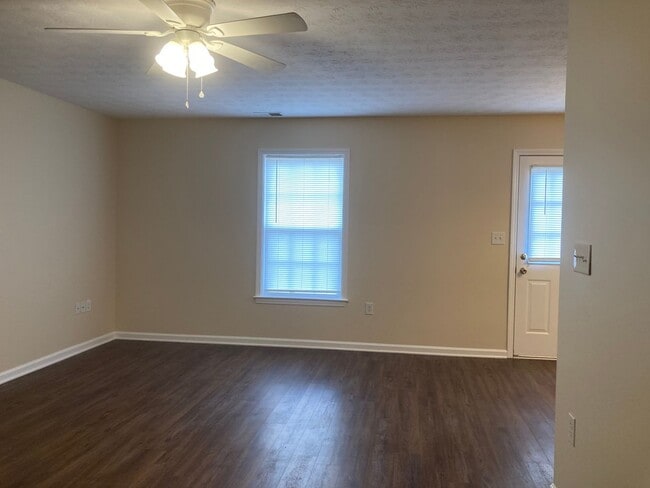 Building Photo - 109 Kestrel Ct