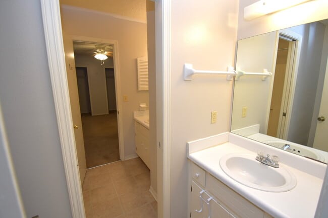 Building Photo - Charming West Pensacola Townhome – 2BR/2BA...