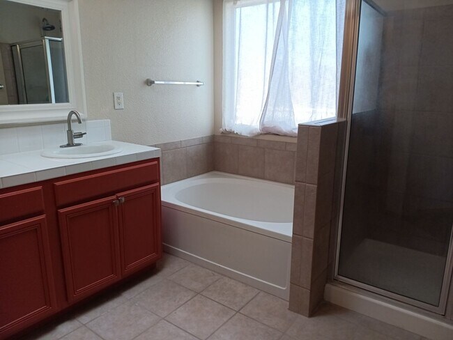 Building Photo - 3 Bedroom, 2.5 Bathroom Home! Schedule a Showing Soon!