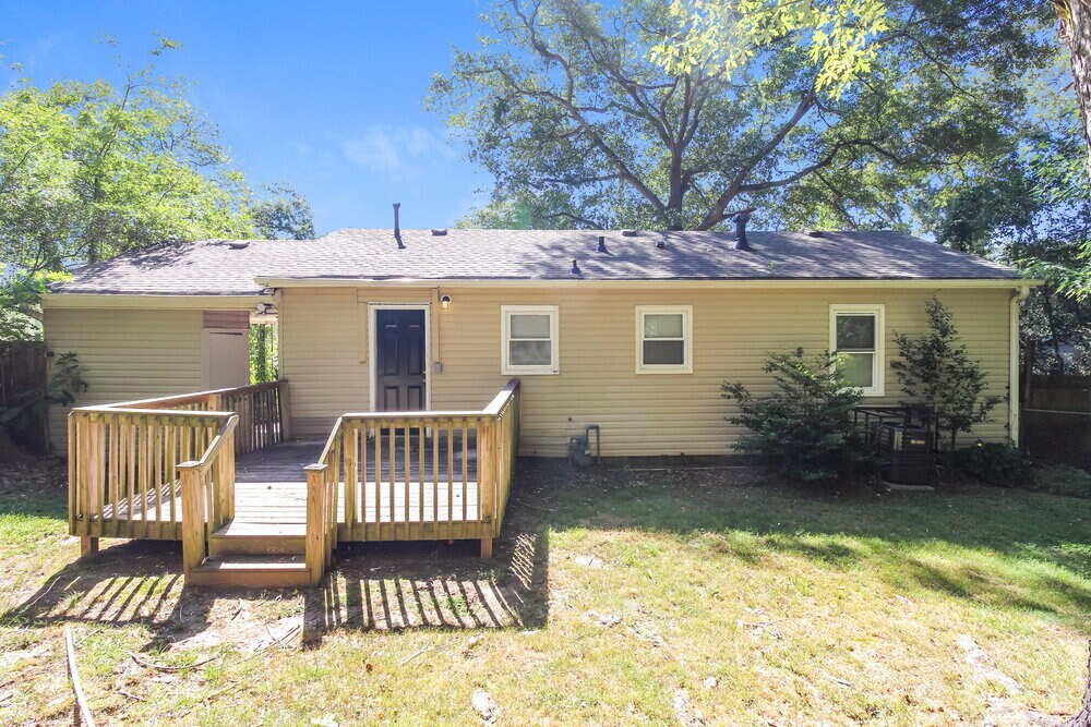 Building Photo - 1111 Burbank Cir