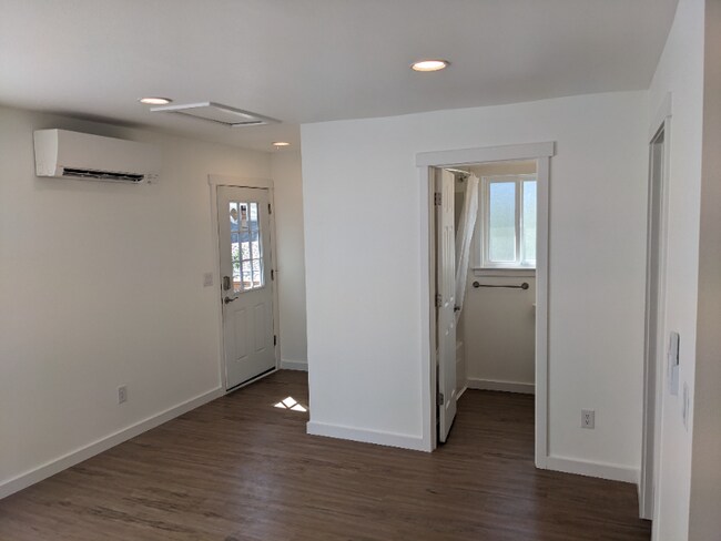 Building Photo - 1431 Northlake Way NW