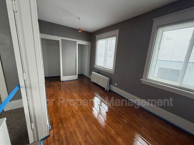 Building Photo - 315 E Cherry St