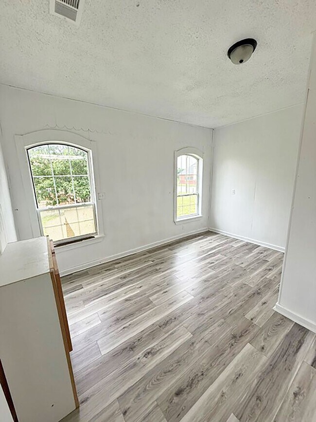 Building Photo - Nice 3 Bdrm 1 Bath Home in Gunter Texas