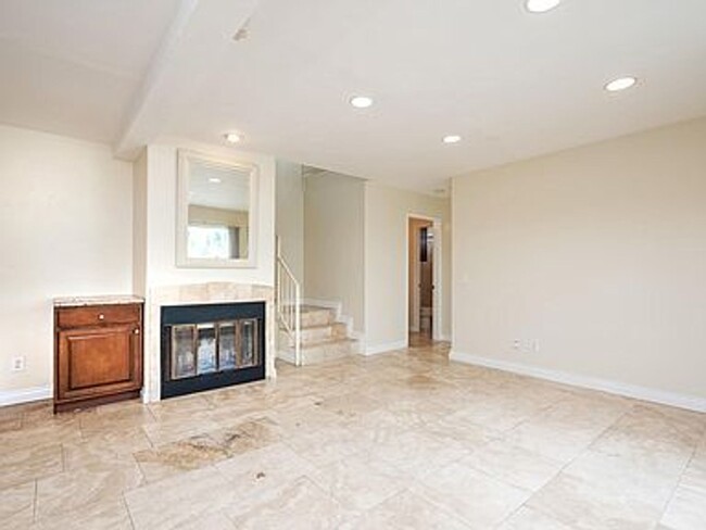 Building Photo - Imperial Beach - 2 Bed 2 Bath with Open Fl...