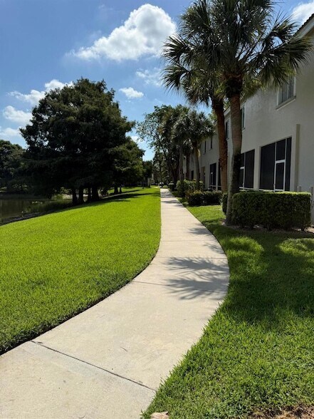 Building Photo - 4866 Palmbrooke Cir