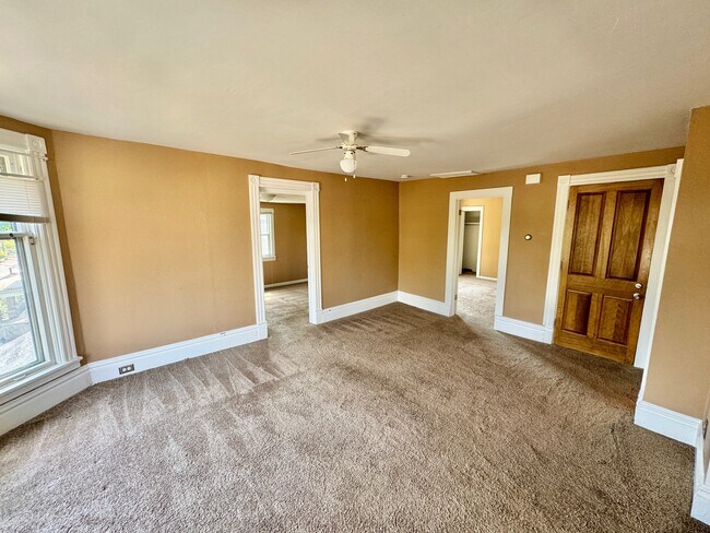 Building Photo - 335 James Ave SE