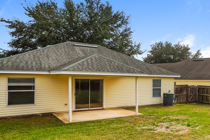 Building Photo - 1864 Creekview Dr