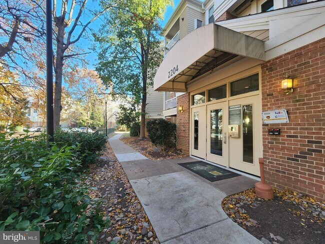 Building Photo - 2204 Westcourt Ln