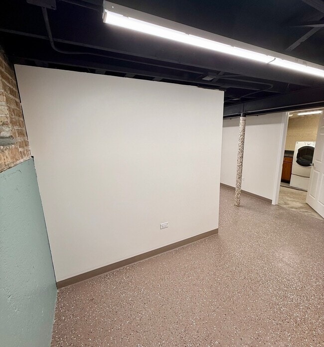 Building Photo - 5822 W 64th Pl