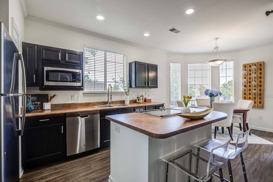 Fully Equipped Gourmet Kitchen with Black Appliances * - Waterford Lone Tree