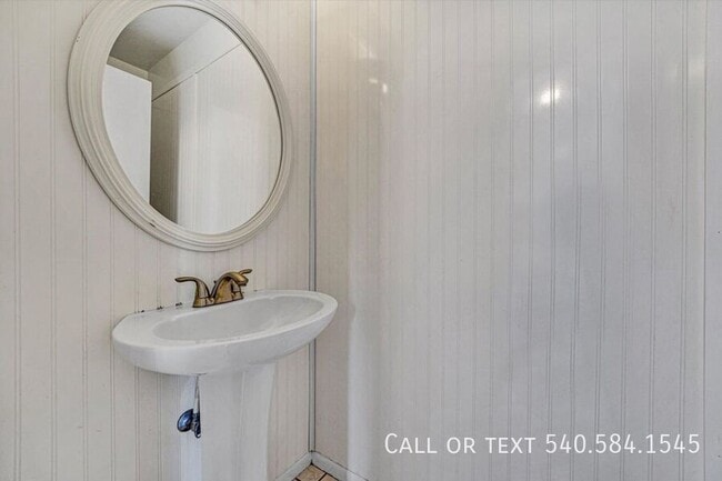 Building Photo - 7311 Maple Ct SW