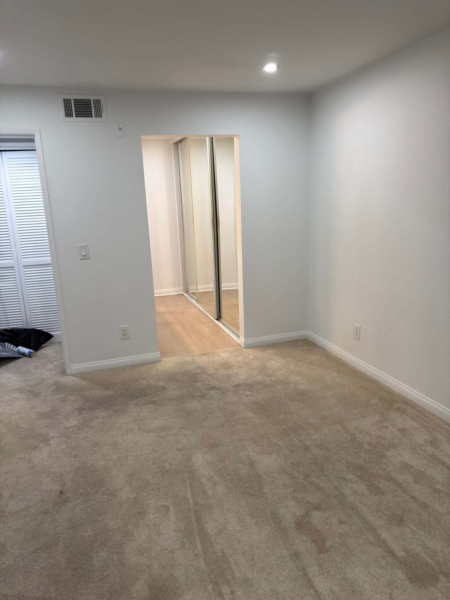 Master bed - 5515 Canoga Ave