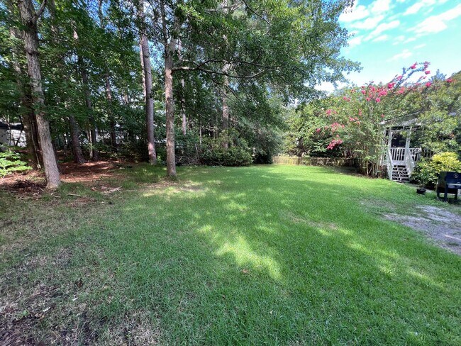 Building Photo - Charming Home in Country Club Hills – Ideal Location & Spacious Living