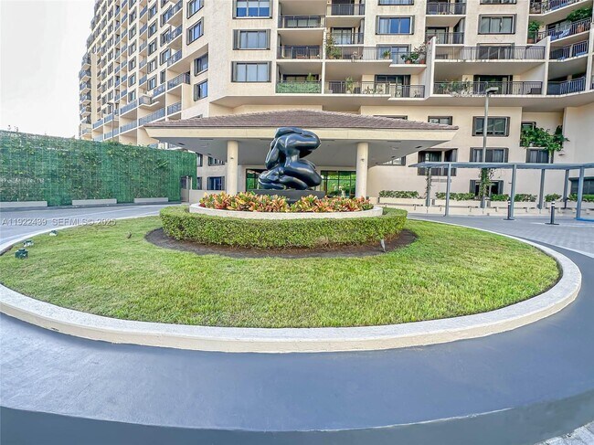 Building Photo - 540 Brickell Key Dr