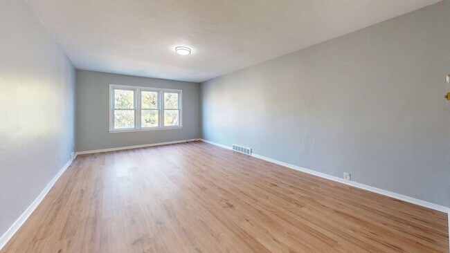 Building Photo - 1288 E 167th St