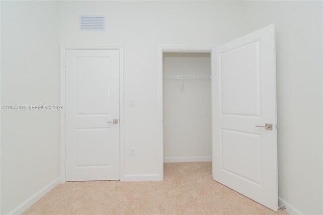 Building Photo - 1166 SW 6th Ave