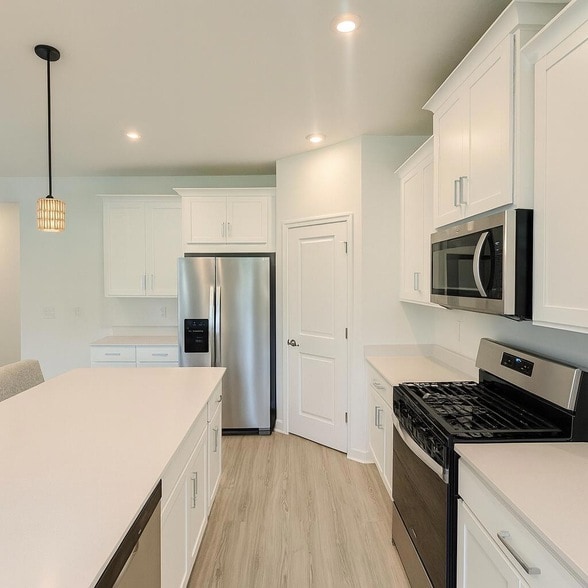 Building Photo - 14406 SW Skye Dr