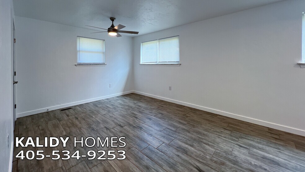 Building Photo - 702 Amity Ln